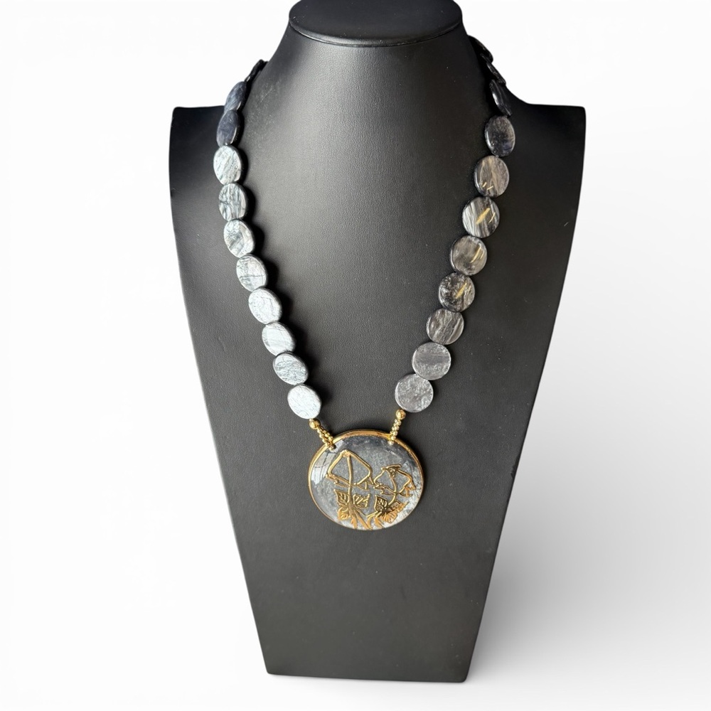 Vintage Lucite faux shell pendant necklace